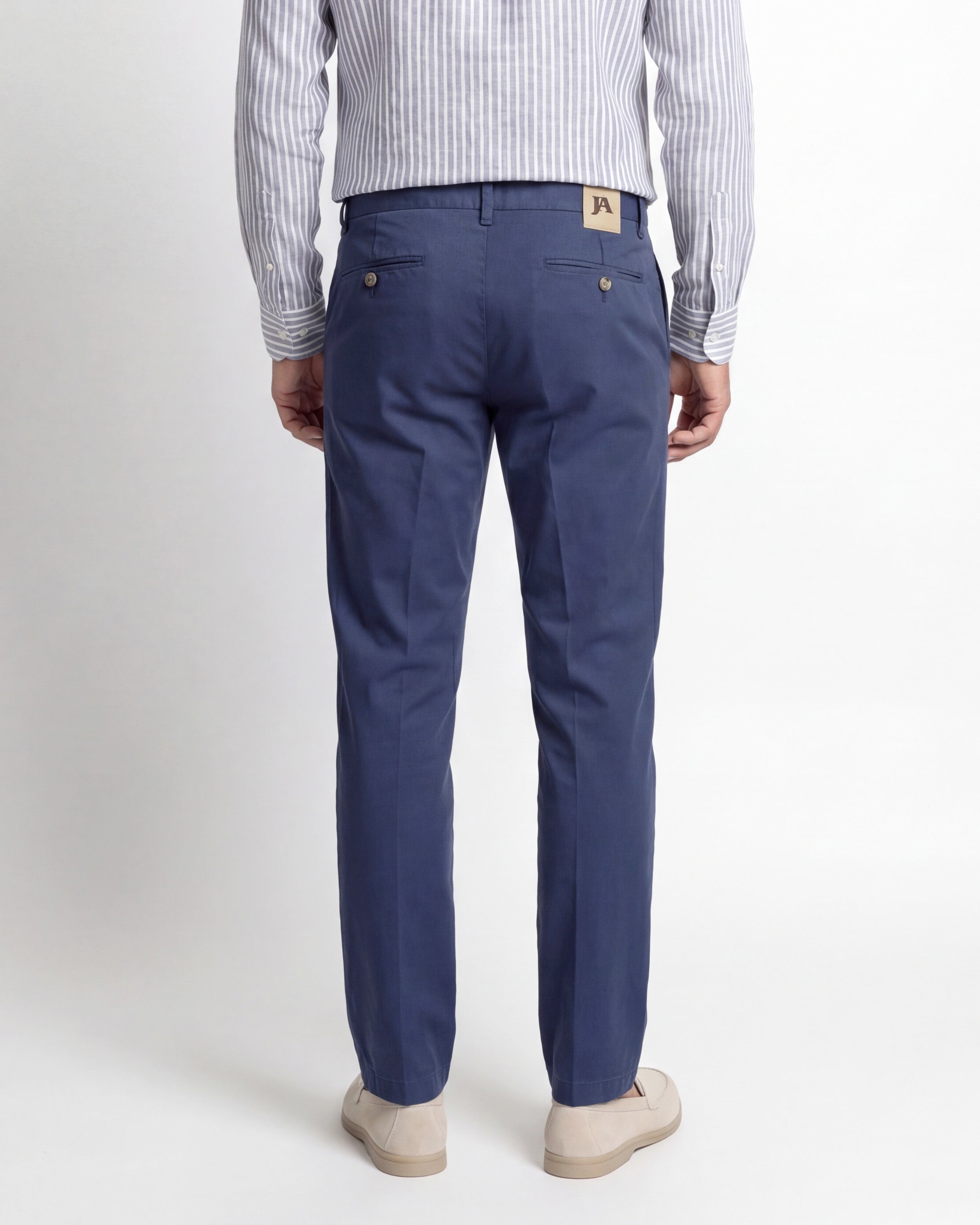 Pantalone chinos con pences  in cotone