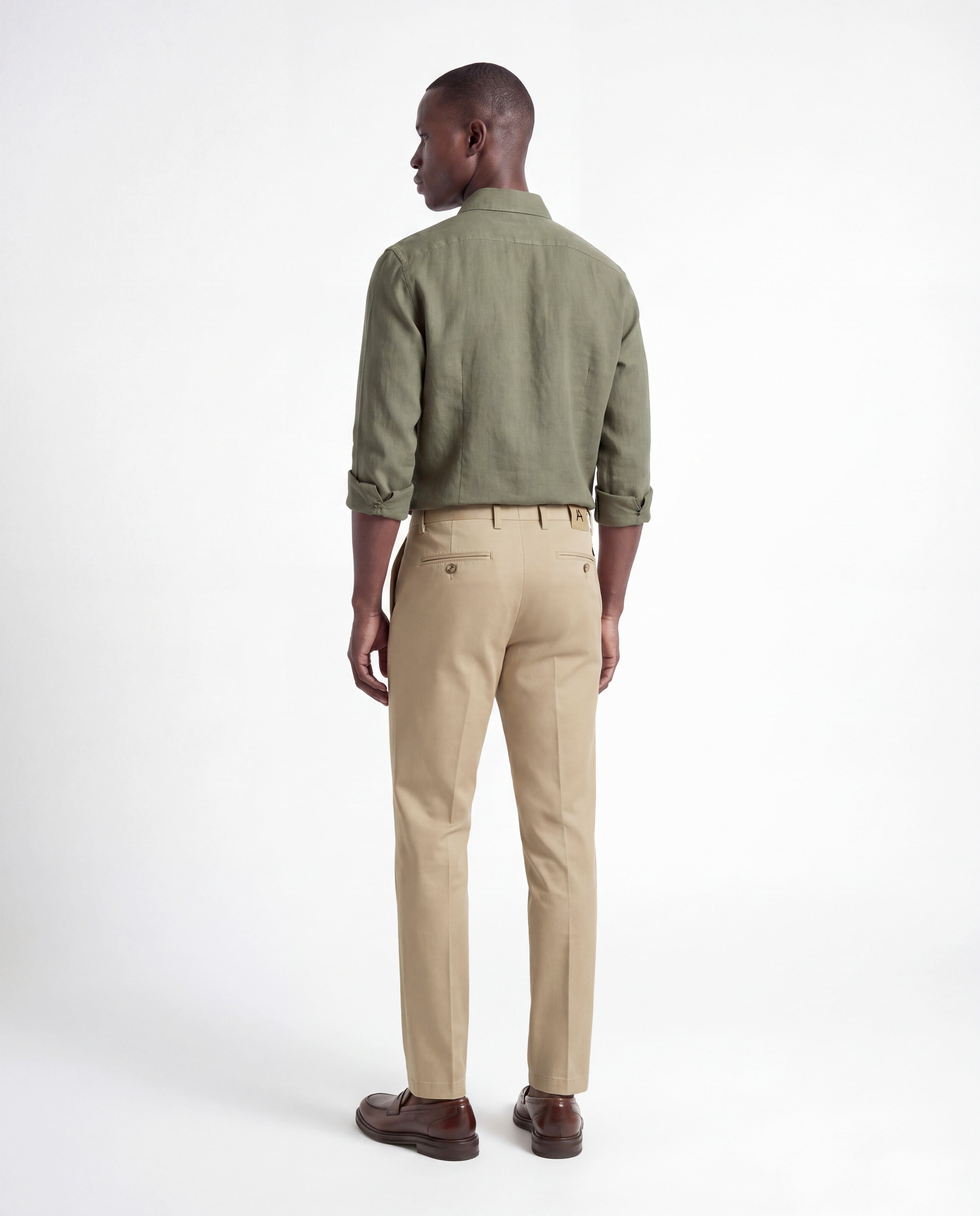 Pantalone chinos con pences  in cotone