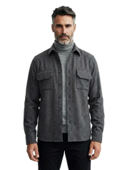 Giacca over shirt